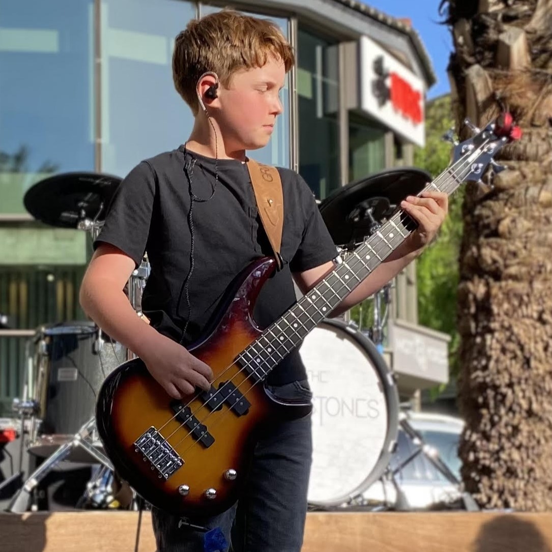 Max (Bass)